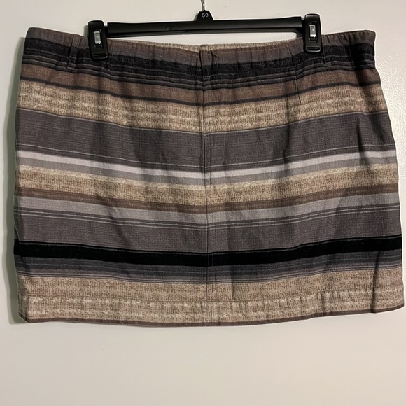 Adorable Striped Mini Skirt with pockets 18 - Picture 5 of 6